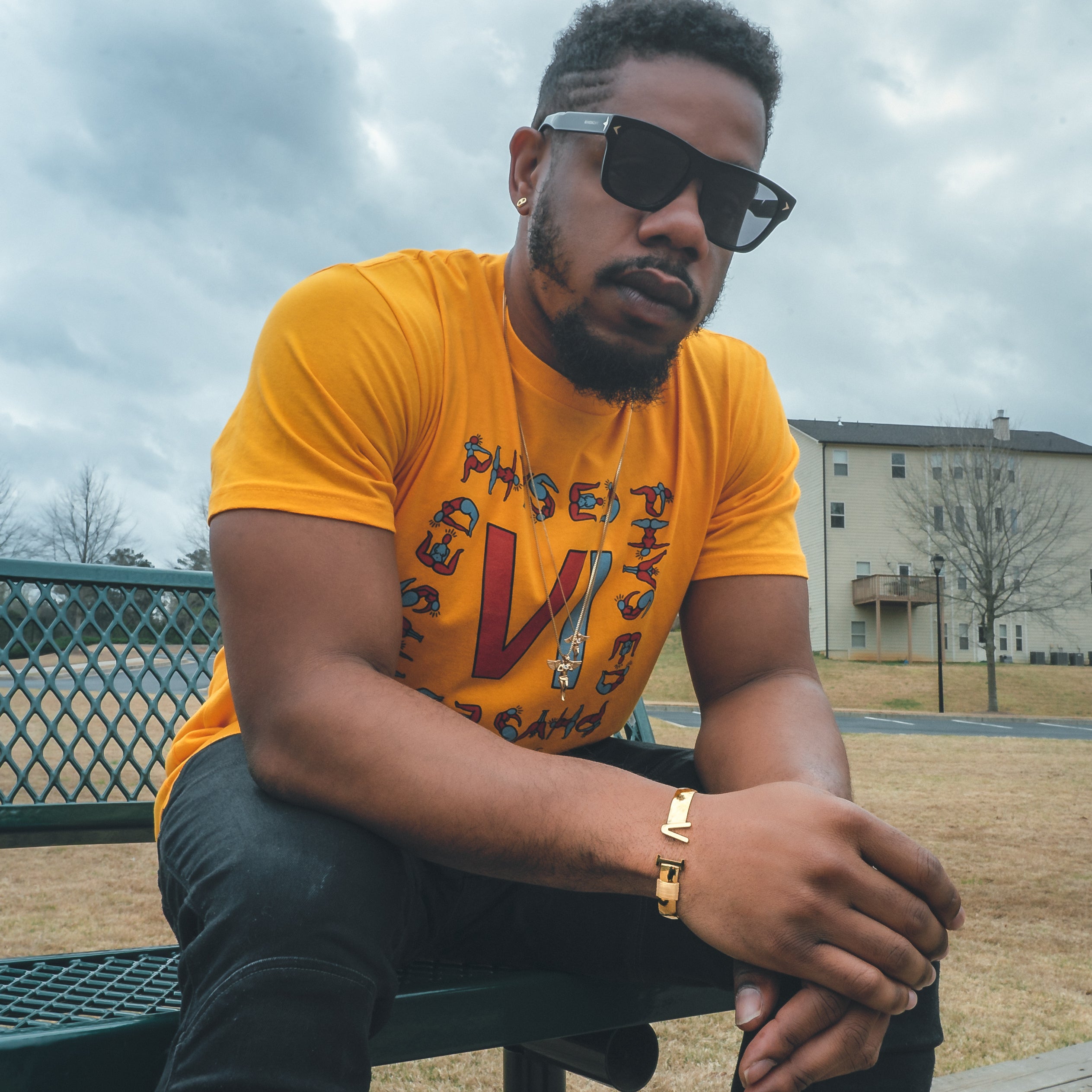 timothy-thomas-vi-bracelet-men-gold-vi-bangle